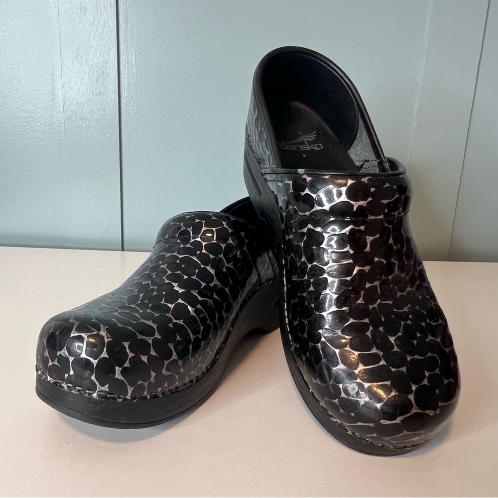 Dansko Women's Stone‎ Professional Burnished Clogs. Size 37 - 606140202.